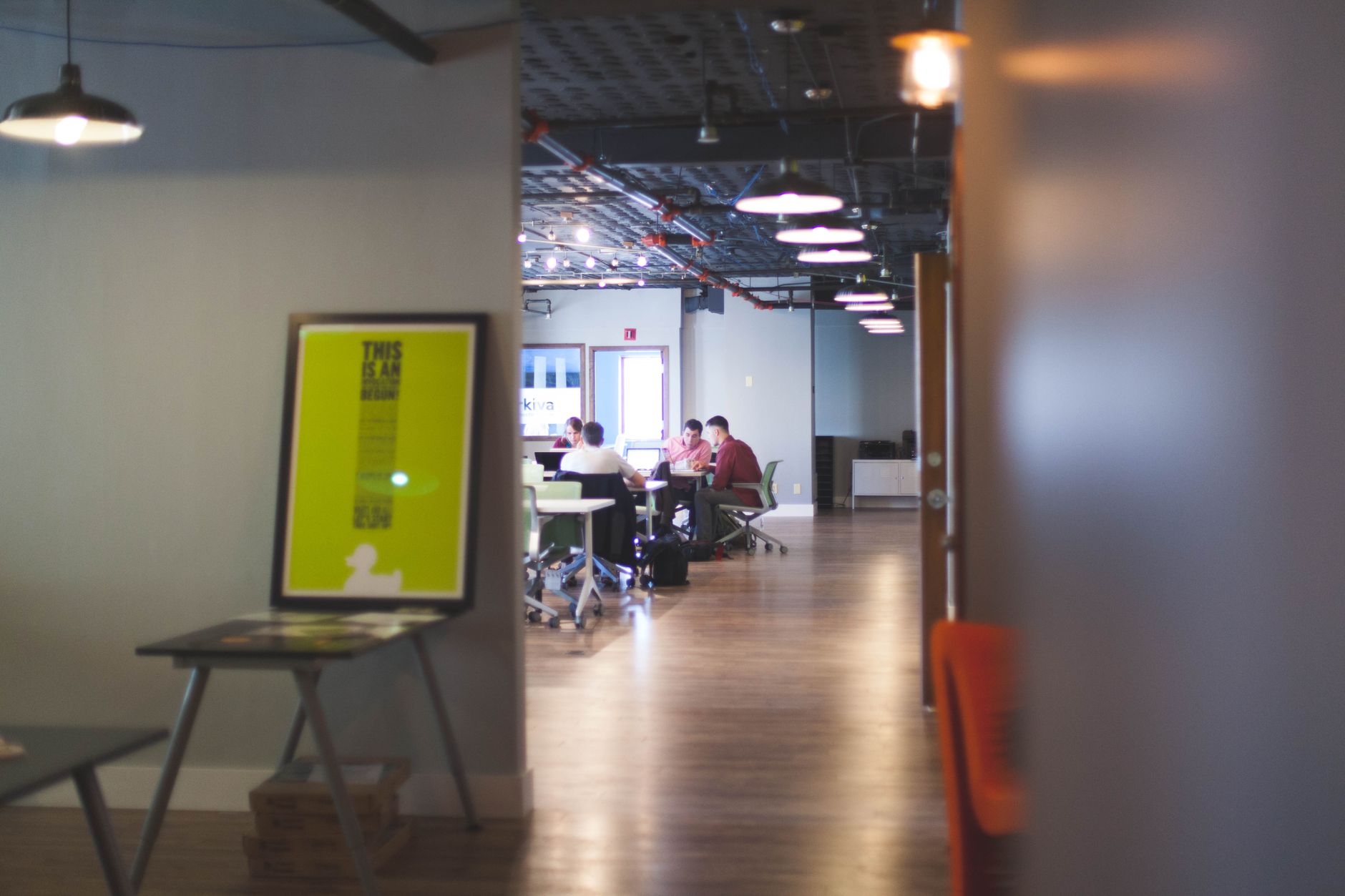 Büro der Zukunft: moderne, kommunikative Bürofläche für Teamarbeit