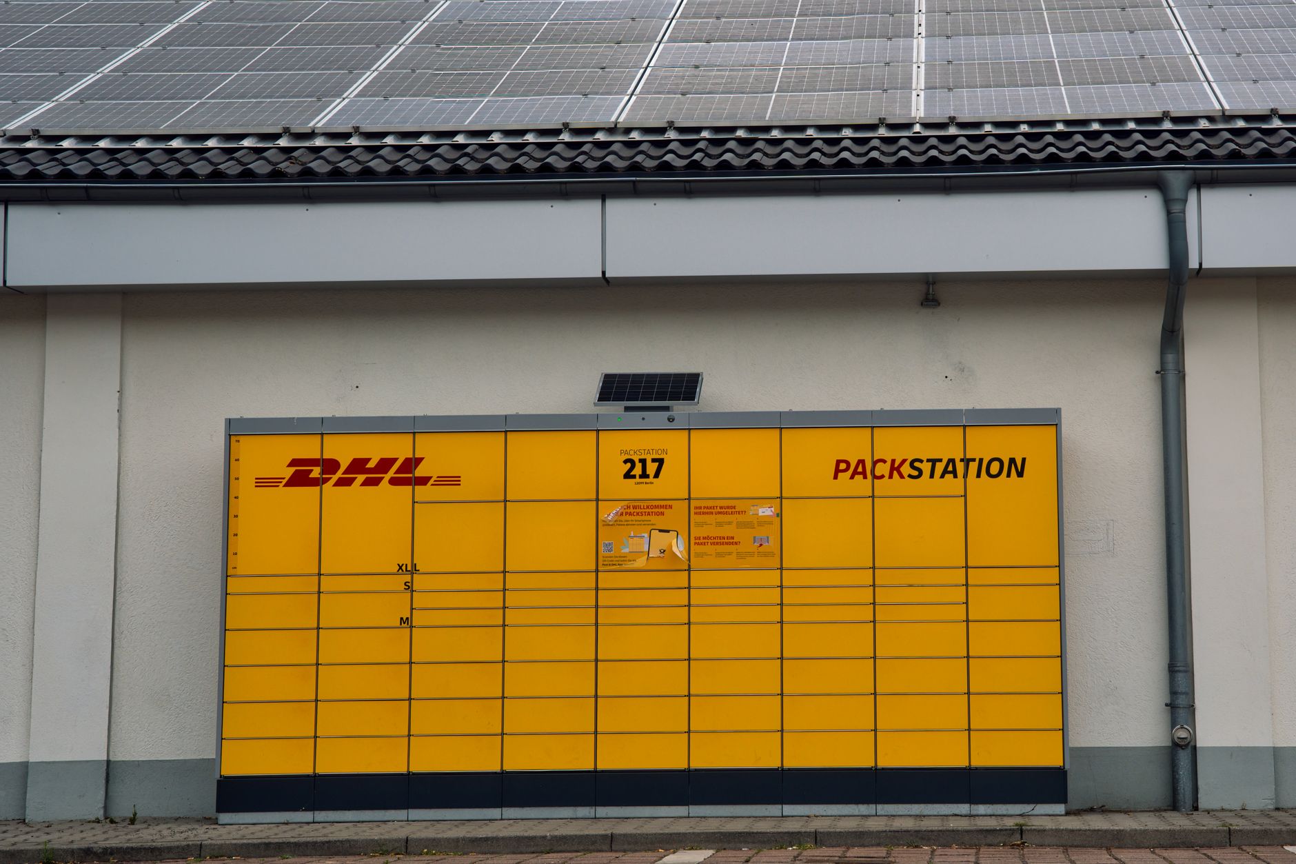 EEG 2027 Photovoltaik: Solarmodule auf einem Gewerbedach in Deutschland